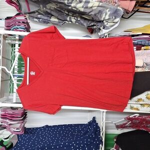 LINCOLN OUTFITTERS RED V-NECK T-SHIRT SIZE SMALL